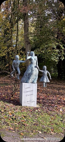 Statues de l’artiste Michal