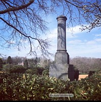 Monument élevé à la mémoire du Colonel prussien Frédéric Guillaume Comte von Schwerin.
