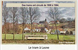 Le tram longeant la Lasne et la route de l’Etat au pied du village de Couture