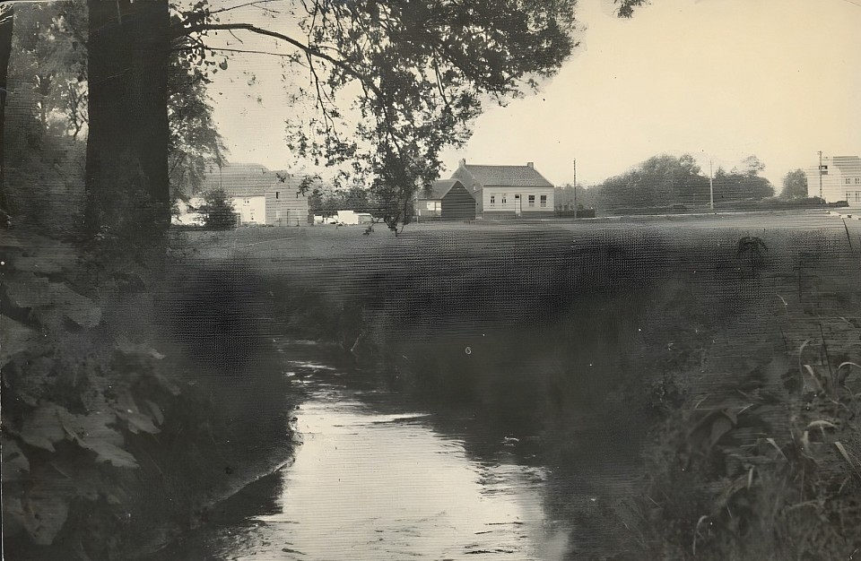 Rue du Village à Couture-Saint-Germain en 1966