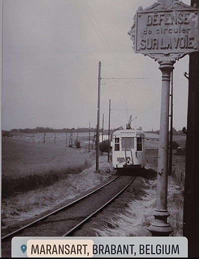 La gare  vicinale de Maransart rappelle immanquablement les Soieries de Maransart . Soieries qui ont d’ailleurs justifié la pose d’un troisième rail jusque Rixensart pour le transport des marchandises .
