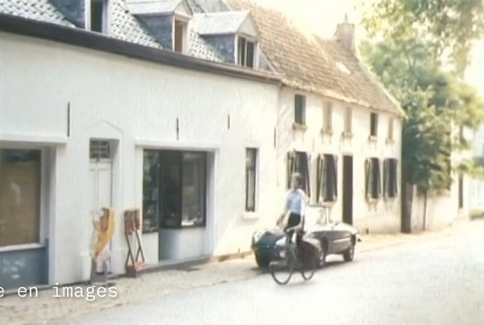 Le bas de la Place communale d’Ohain