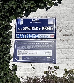 Dénommée à partir de 1964 , place des combattants et déportés